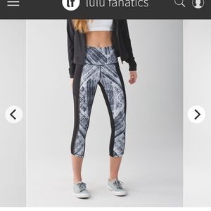 NWOT Lululemon hot to street crops